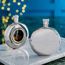 Geschenk der Tradition: Flachmann mit Gravur für zeitlose Erinnerungen