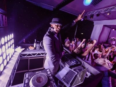 Schaffen Sie unvergessliche Erinnerungen mit djchrismixx.com auf Ihrer Hochzeit