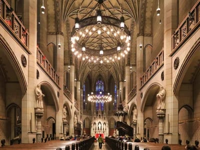 Mittelalterliche Spuren entdecken: Die Geschichte Burgkirche Ingelheim im Fokus