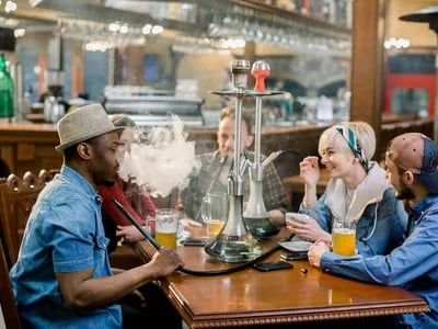 Willkommen in der Shishabar Hamburg: Ihr Ziel für ein einzigartiges Shisha-Erlebnis mit einer exquisiten Auswahl an Tabaken und kreativen, alkoholfreien Getränken