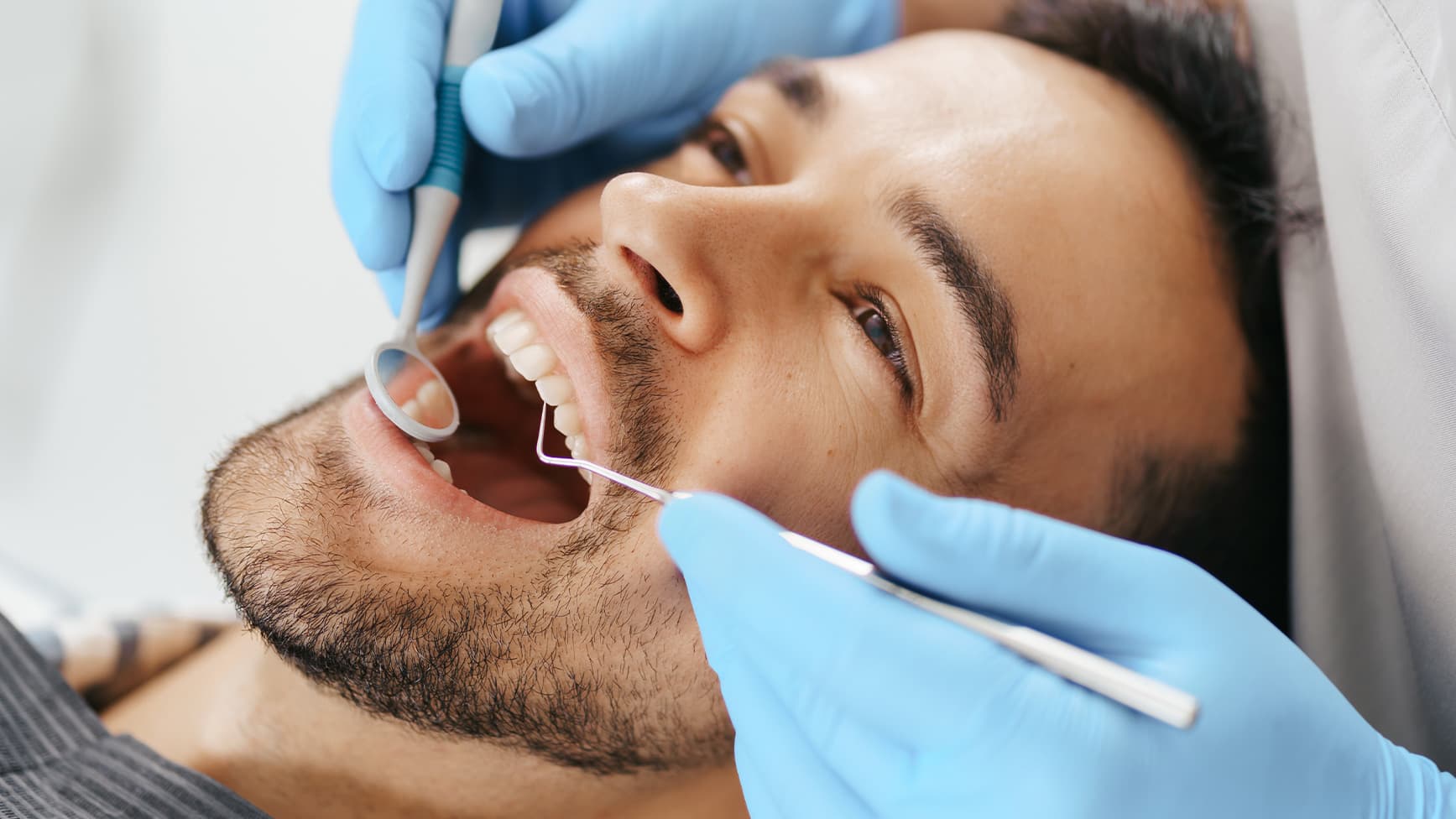 Entdecken Sie bei Zahnarzt Zürich die perfekte Kombination aus ästhetischer Zahnmedizin und modernster Technik