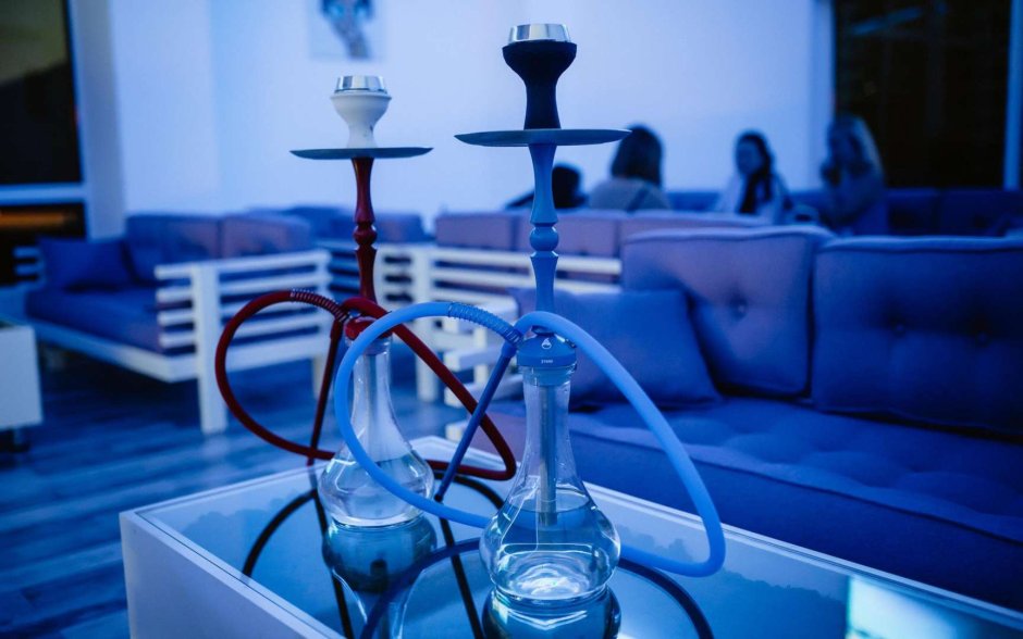 Willkommen in der Shishabar Hamburg: Ihr Ziel für ein einzigartiges Shisha-Erlebnis mit einer exquisiten Auswahl an Tabaken und kreativen, alkoholfreien Getränken