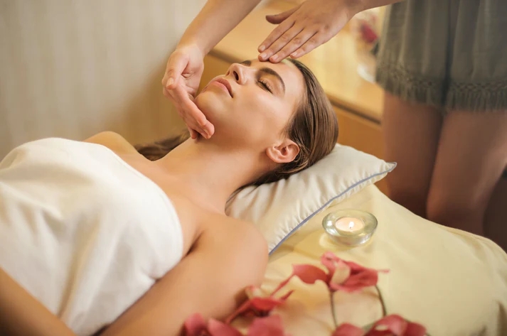 Gesichtsbehandlung in Kosmetik Dresden