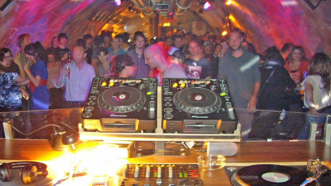 Die ultimative Hochzeits-Playlist: DJ-Salzburgs Expertenkuration für Salzburger Feiern