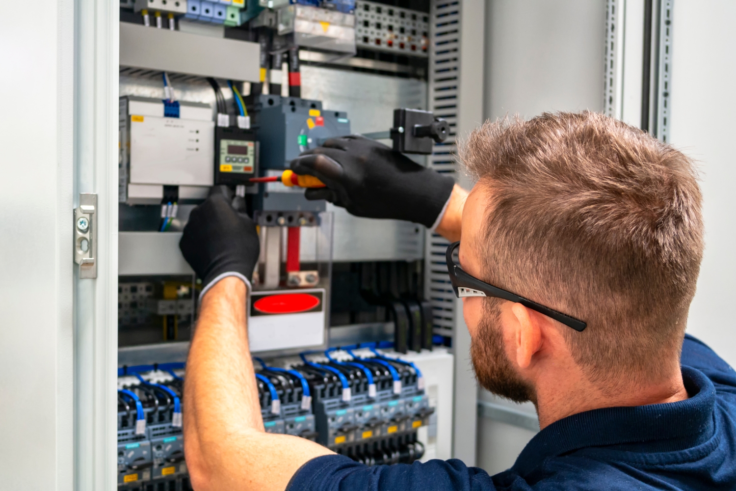DGUV V3 Prüfung: Verantwortung der Arbeitgeber und der Prüfer