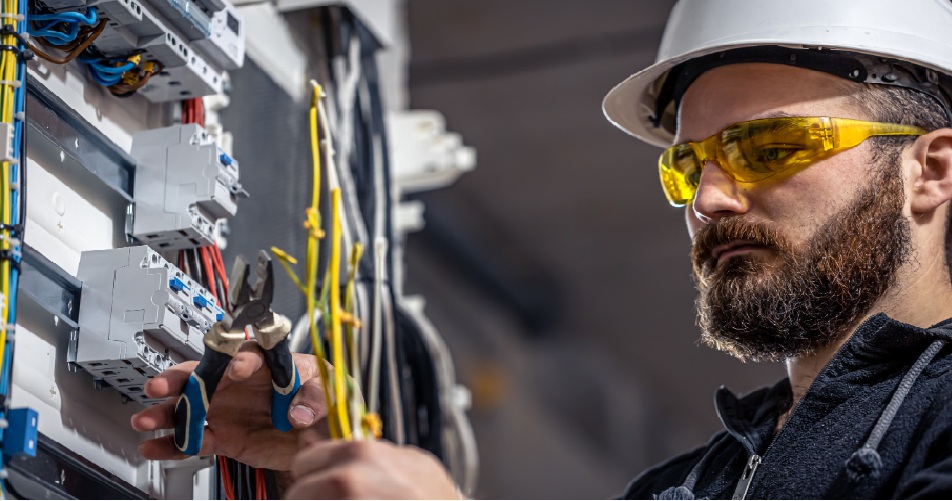Prüfung ortsveränderlicher elektrischer Betriebsmittel: Expertenwissen für Ihre Betriebssicherheit