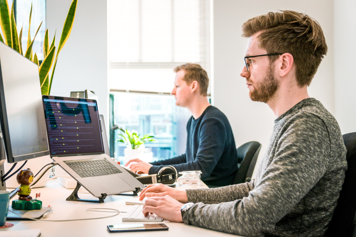 Website Besucher ermitteln und detaillierte Firmeninformationen erhalten: So hilft LeadRebel