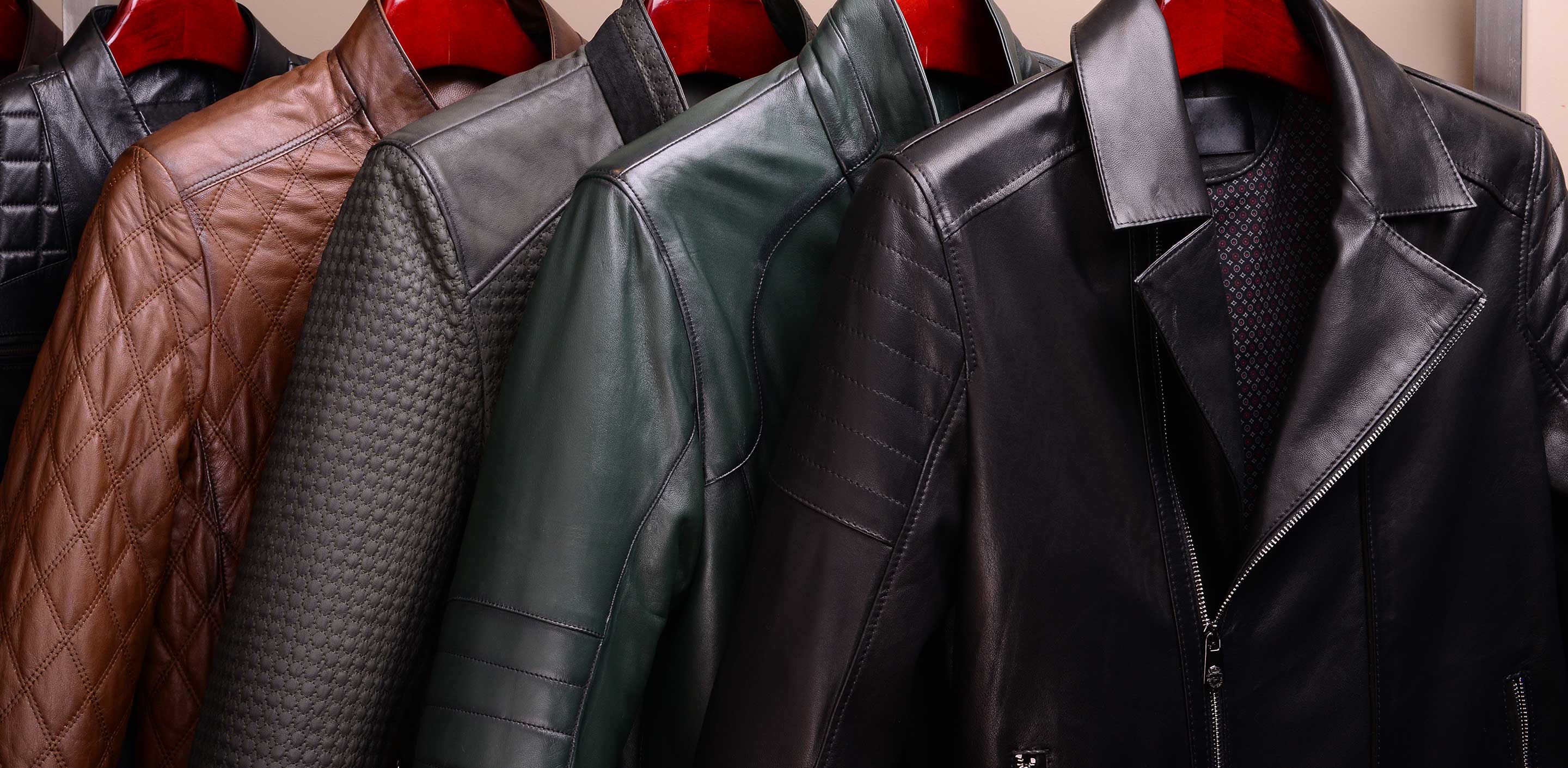 Wie die Lederjacke Herren Ihren Stil von gewöhnlich zu außergewöhnlich verändern kann