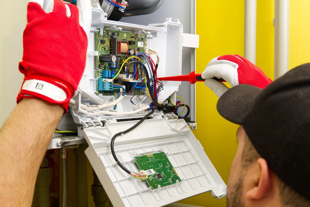 Prüfung ortsveränderlicher elektrischer Betriebsmittel: Expertenwissen für Ihre Betriebssicherheit