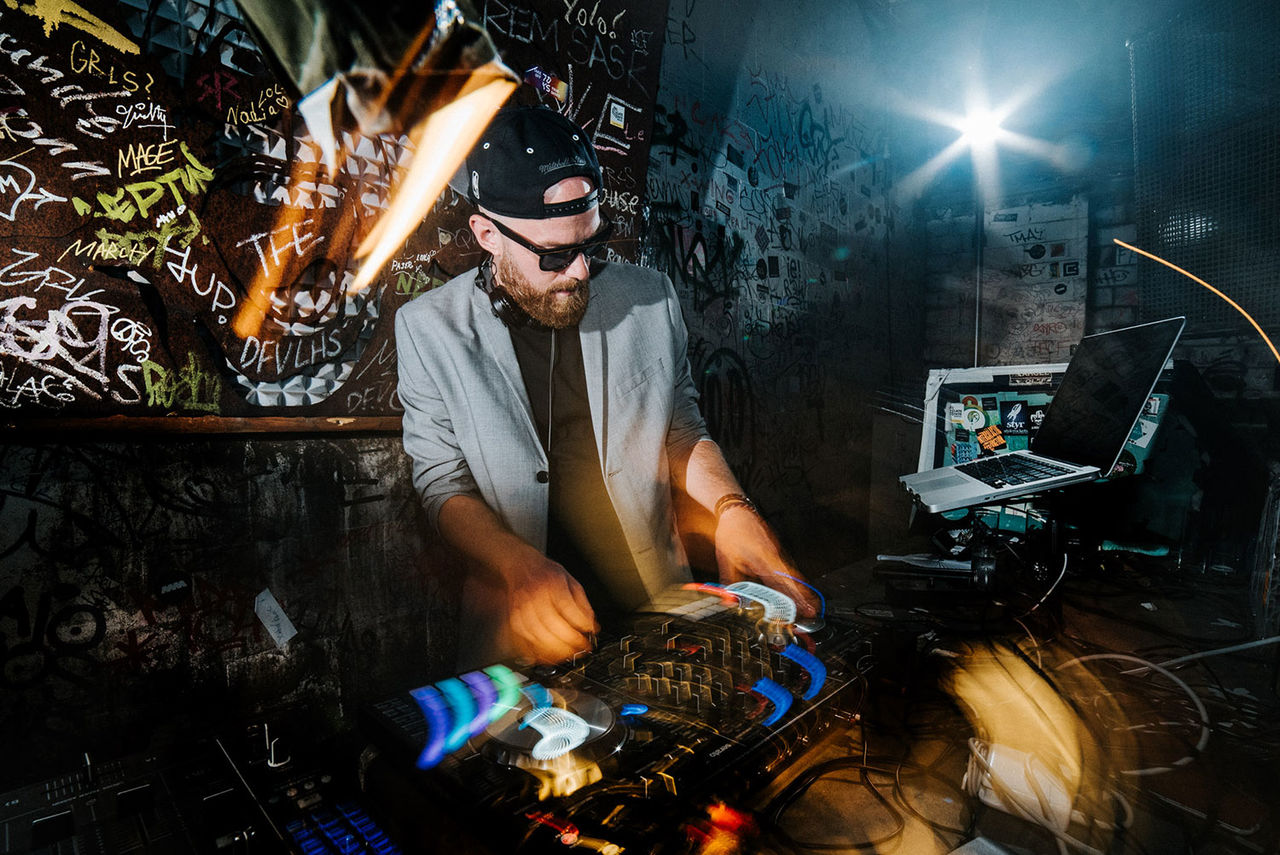 In jeder Note steckt Liebe: Die Magie der Hochzeits-DJ-Chroniken