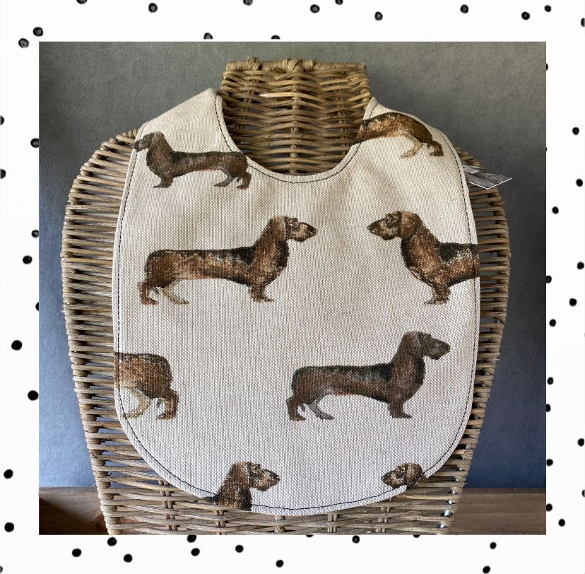 Im Der Dackelshop Finden Sie Alles, Was Ein Dackelliebhaber Herz Begehren Kann: Von Einzigartigen Geschenken Bis Zu Praktischen Accessoires Für Den Alltag