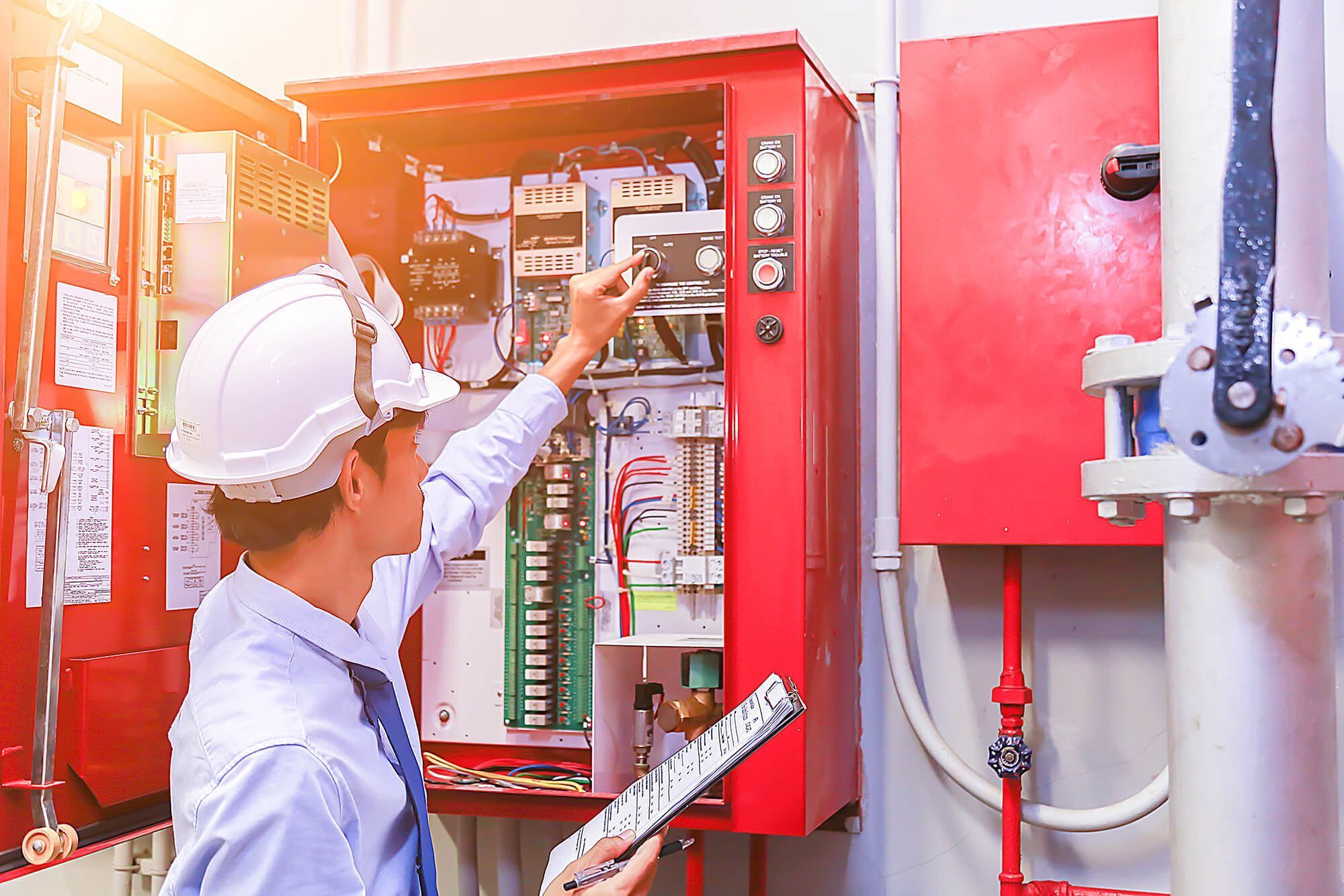 Wie oft sollte eine Prüfung elektrischer Anlagen durchgeführt werden?