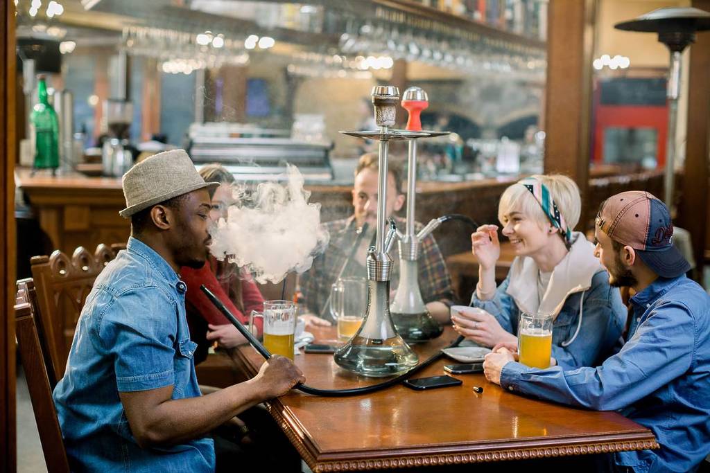 Willkommen in der Shishabar Hamburg: Ihr Ziel für ein einzigartiges Shisha-Erlebnis mit einer exquisiten Auswahl an Tabaken und kreativen, alkoholfreien Getränken